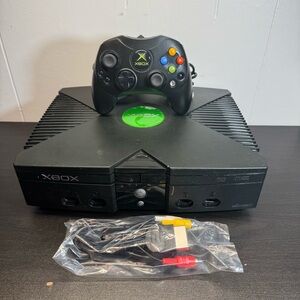 Original Microsoft Xbox Console w/ OEM Controller - Tested & Works Great